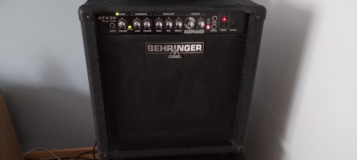 Piec gitarowy behringer gtx 30