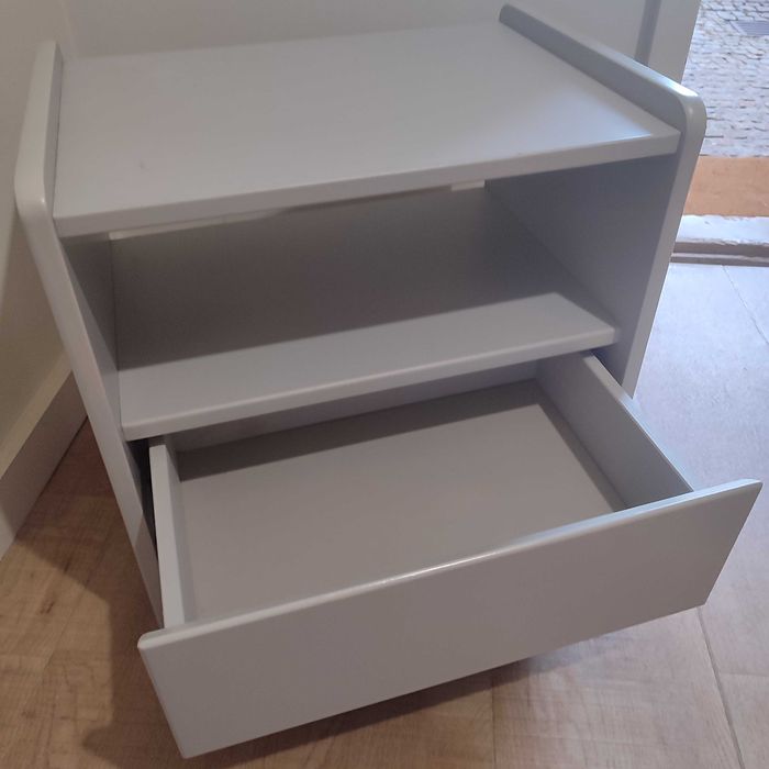 Mesa cabeceira criança estilo retro