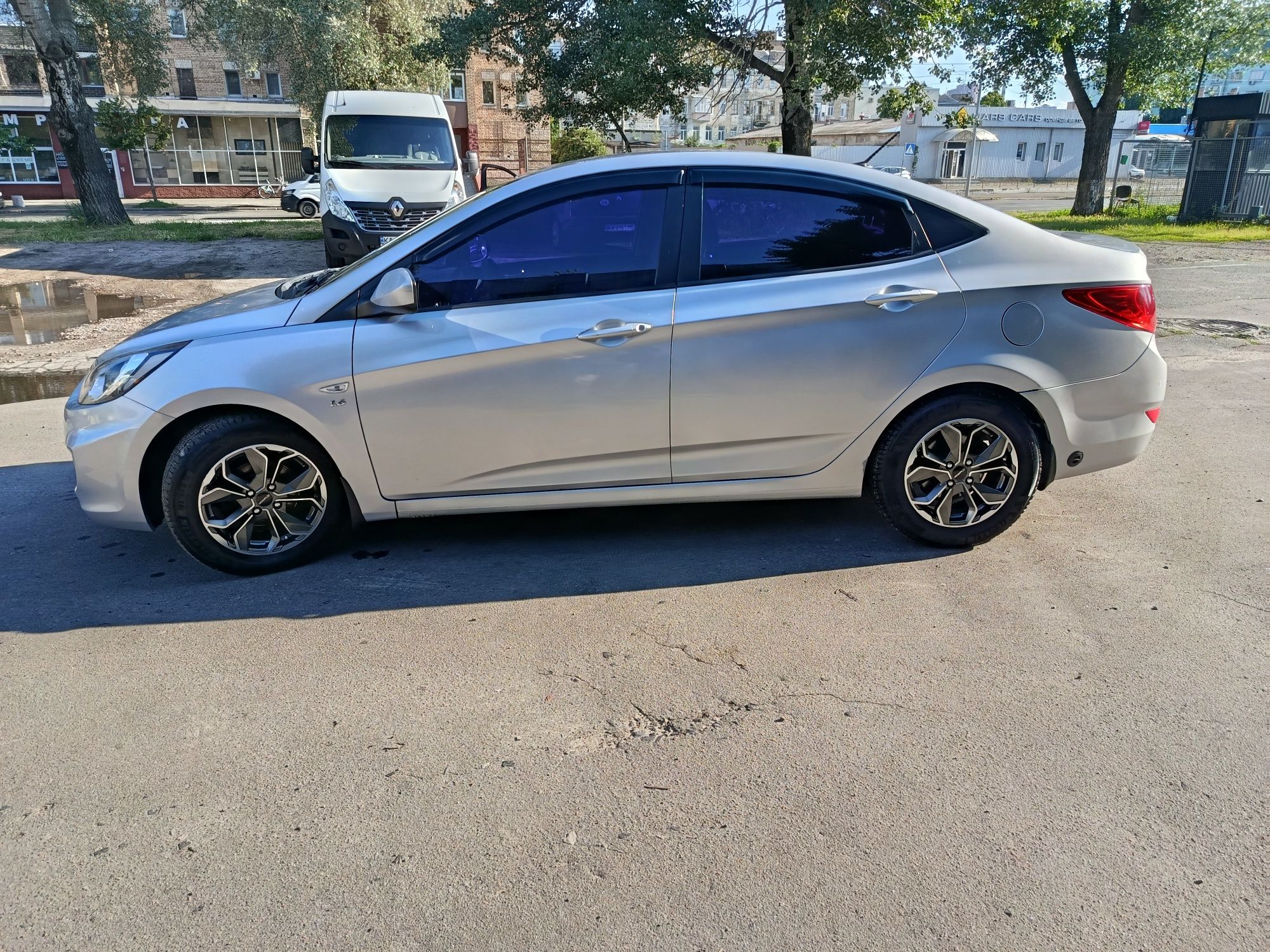Хюндай акцент 1.6автомат продам обмен