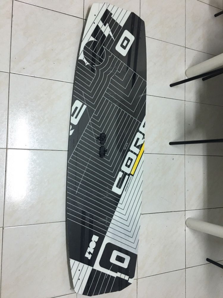 Prancha kitesurf kiteboard core bolt 3 142x42,75