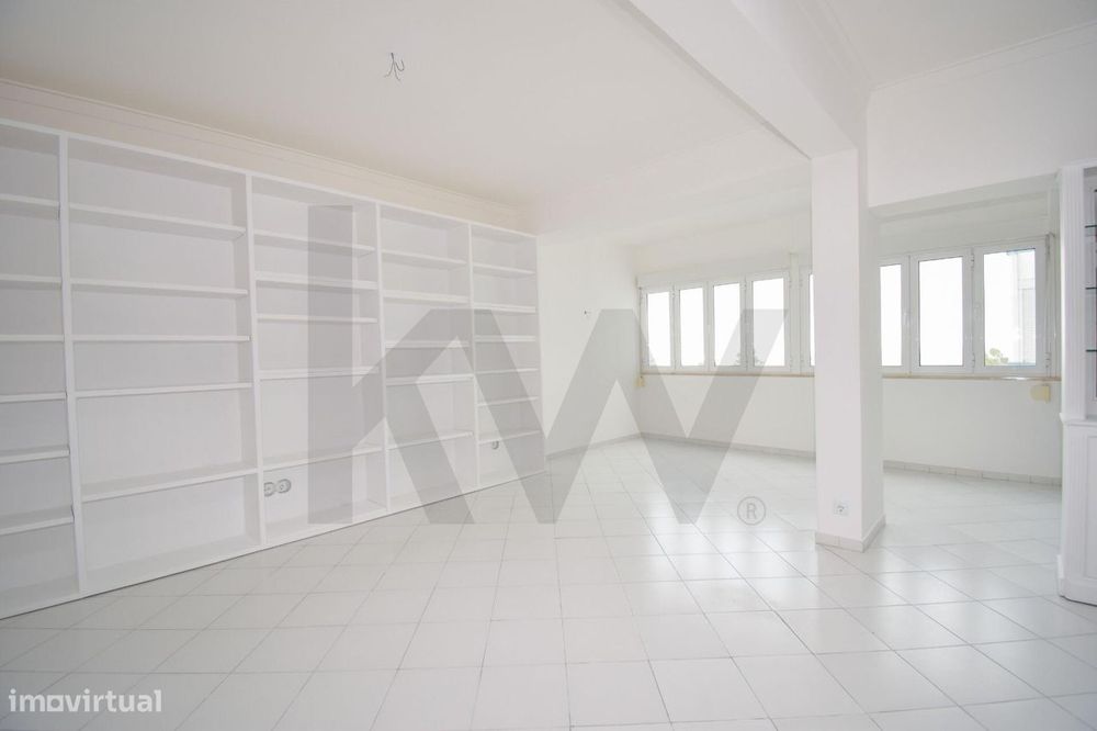 Arrendamento - Apartamento T2 com vista rio, varanda  arrecadação