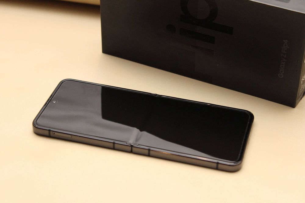 Telefon Samsung Galaxy Z Flip4 Flip 4 8 / 128 GB