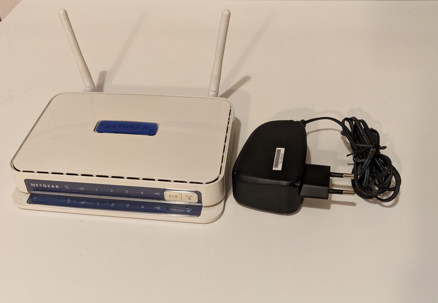 Router. Netgear JNR3210 (802.11b/​g/​n 300Mb/​s 1xWAN 4xLAN) USB