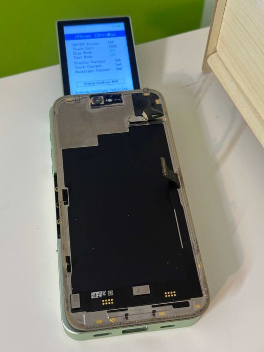 Oryginalny wyświetlacz Apple iPhone 15 Pro Max + górna taśma FVAT