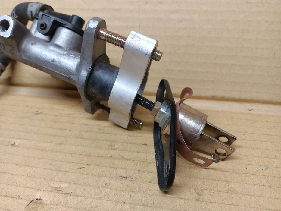 Pompka pedału sprzęgła Toyota RAV4 II 2.0 D4D