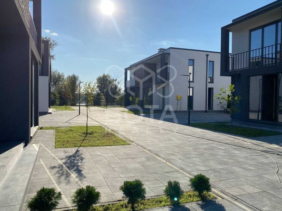 Будинок дуплекс перша лінія Дніпра Осокорки неподалік Sky River