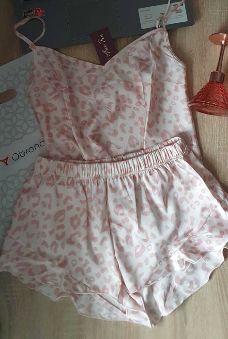 Нова піжамка рожевий леопард 44м  Arco iris