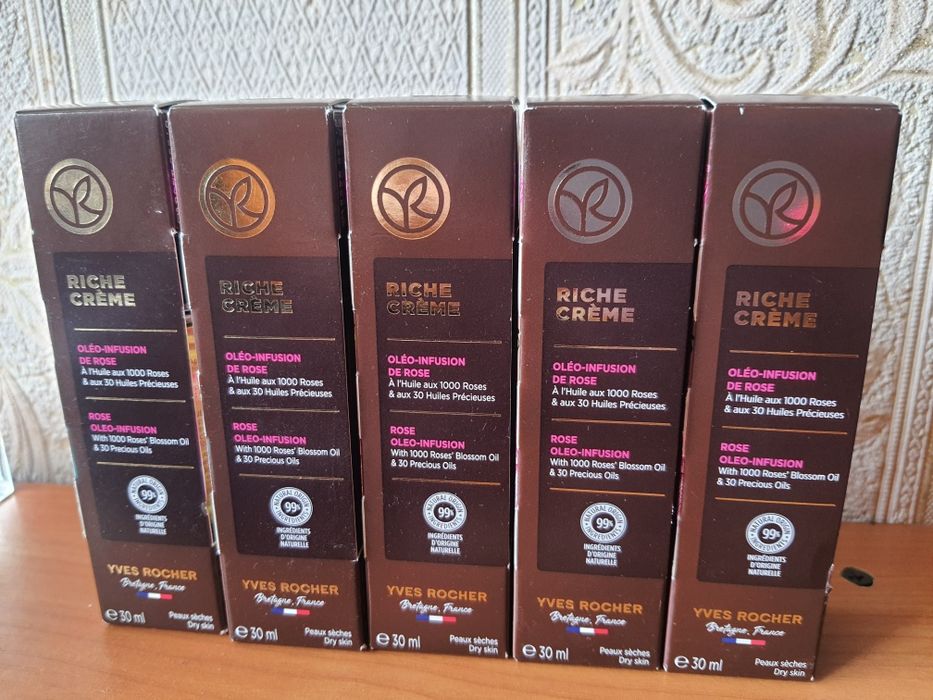 Ріш Крем Відновлювальна олійна сировотка з пелюстками троянд Ив Роше