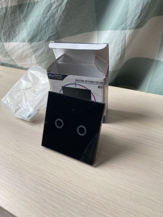 Dotykowy włącznik światła na wifi