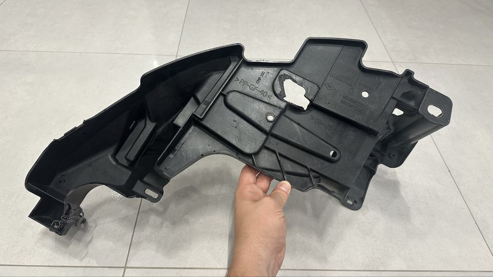 Кронштейн фари  передньої правий  622220003R renault megan3