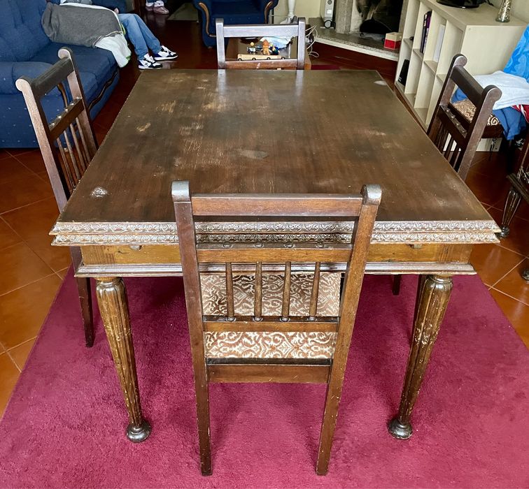 Mesa de Sala de Jantar e 4 cadeiras em madeira Vintage