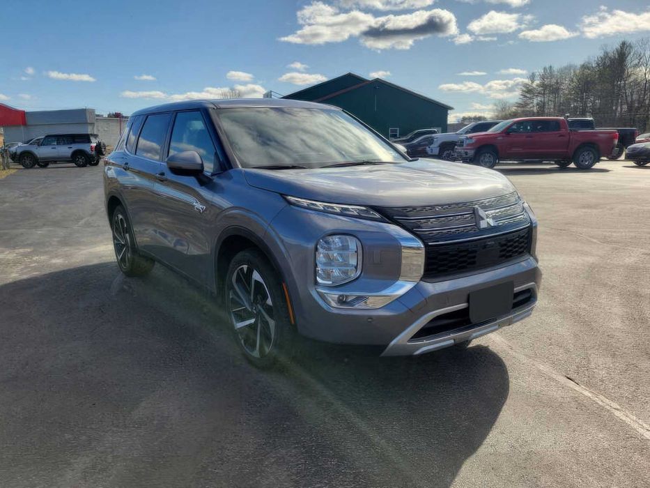 Mitsubishi Outlander PHEV SE      2023