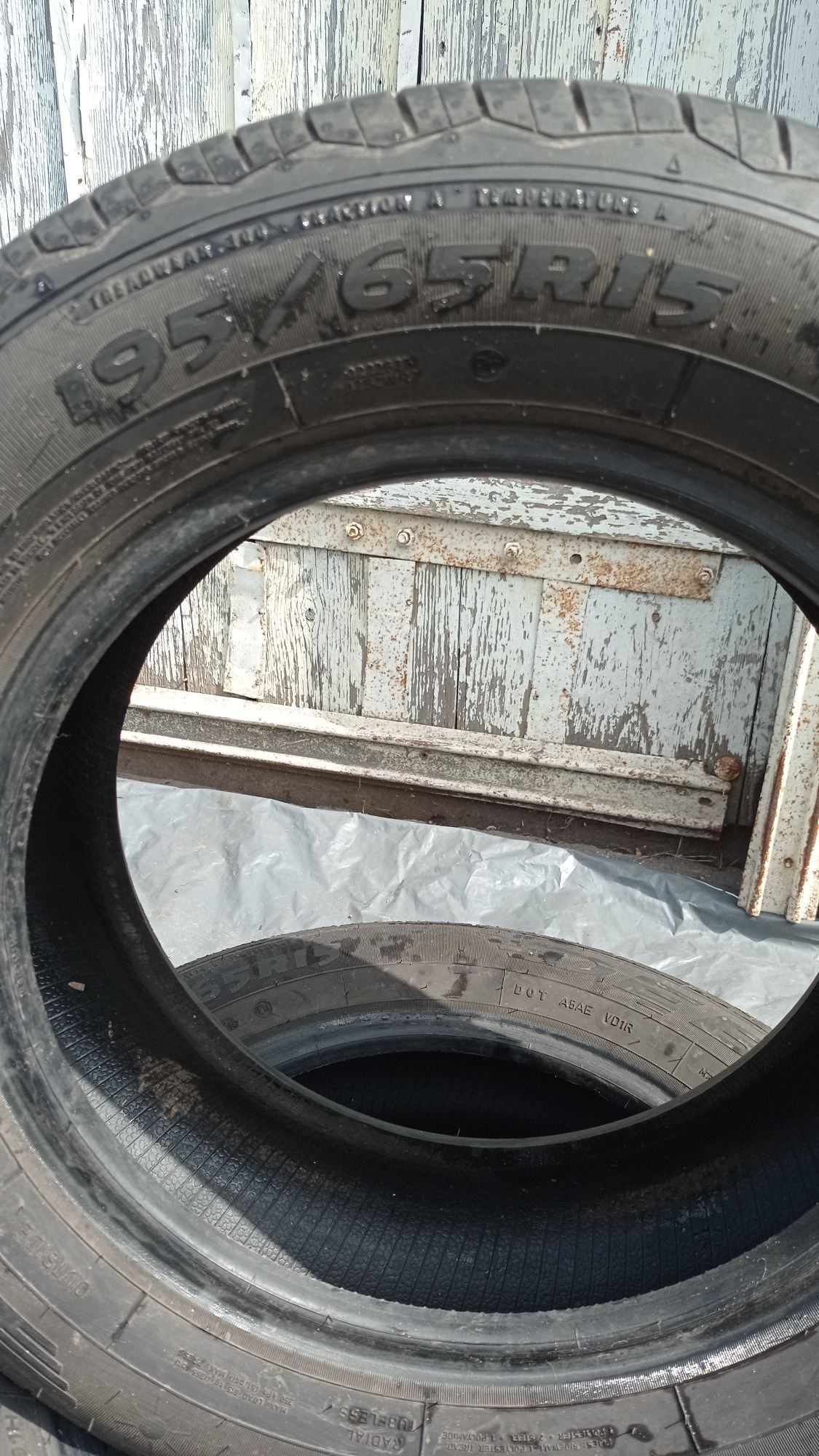 Продам літню Польську гуму 195/65/15 .