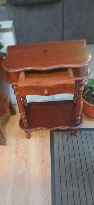 Mesa de apoio- criado-mudo