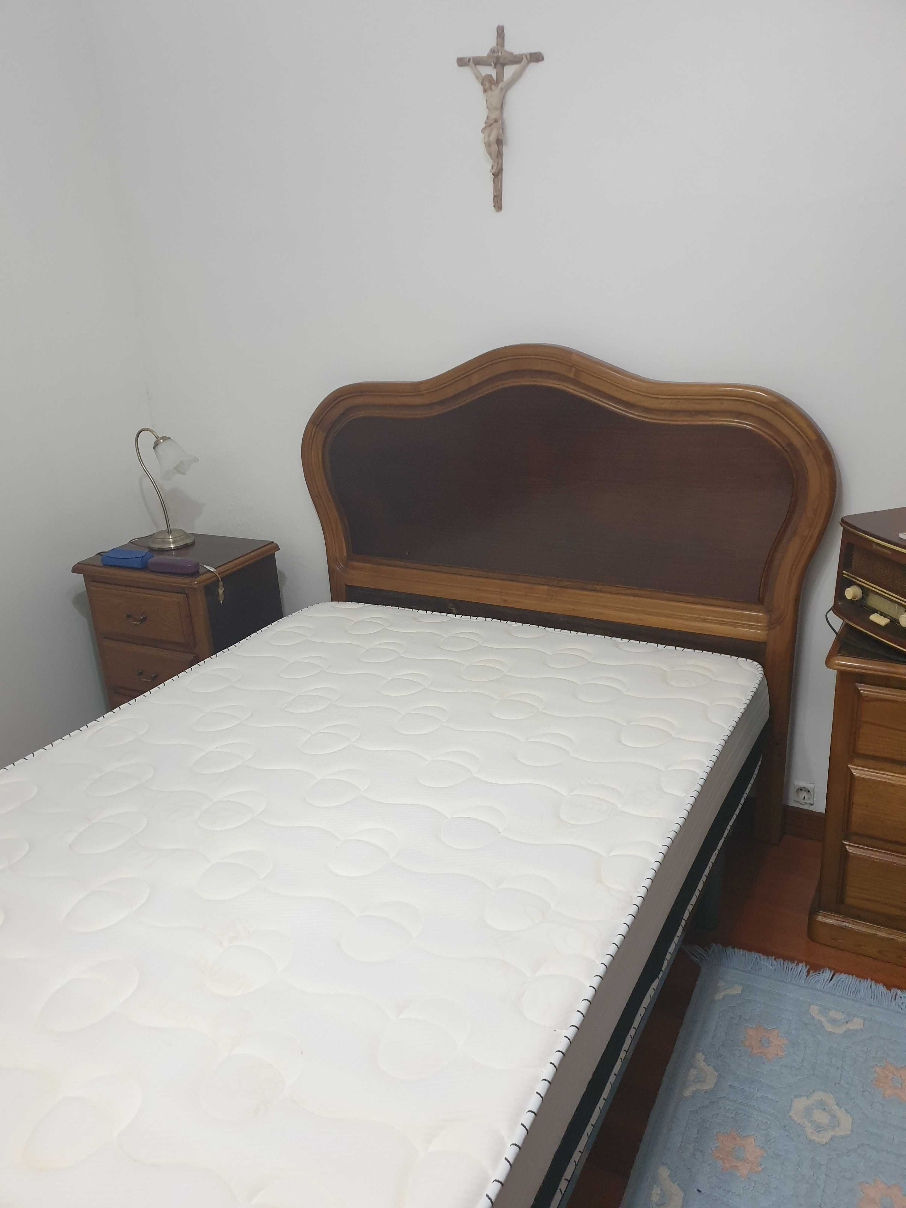 Quarto de casal em bom estado