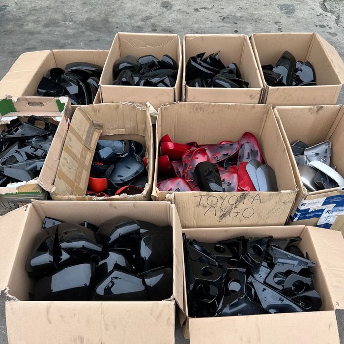 Obudowy Lusterek Samochodowych Ilości Hurtowe Różne Marki Skoda/ Volkswagen/ Audi/ Maserati/ Peugeot/ Fiat/ Bmw/ Toyota i Wiele Innych !!!