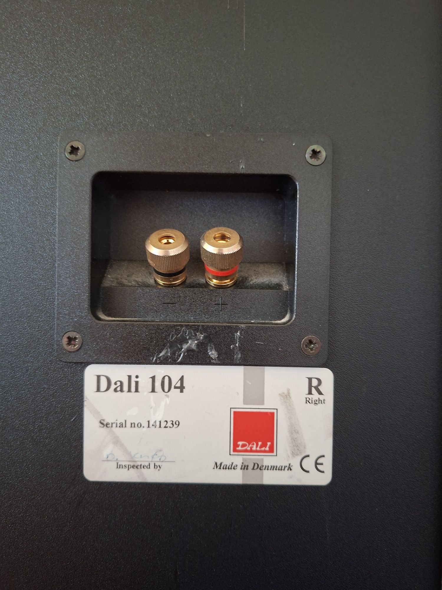 Dali 104 kolumny