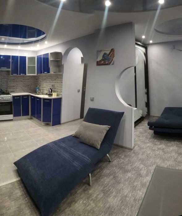 Сдам СВОЮ 1 комн. кв. прямо возле ст.метро 23 августа .