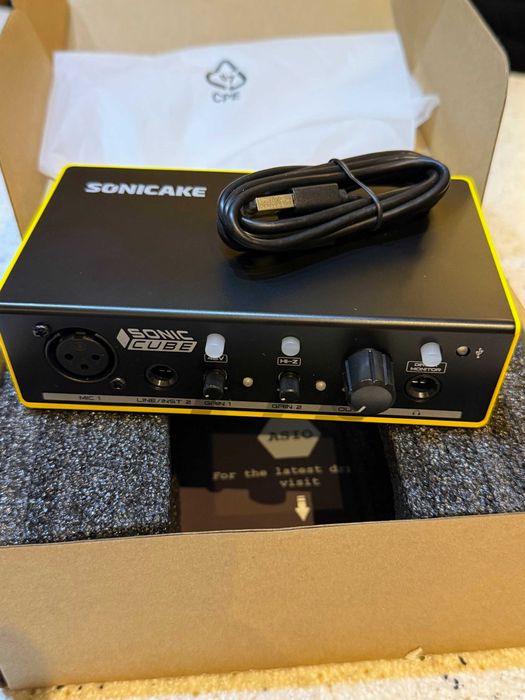 Dwukanałowy analogowy przedwzmacniacz do mikrofonu studyjnego.