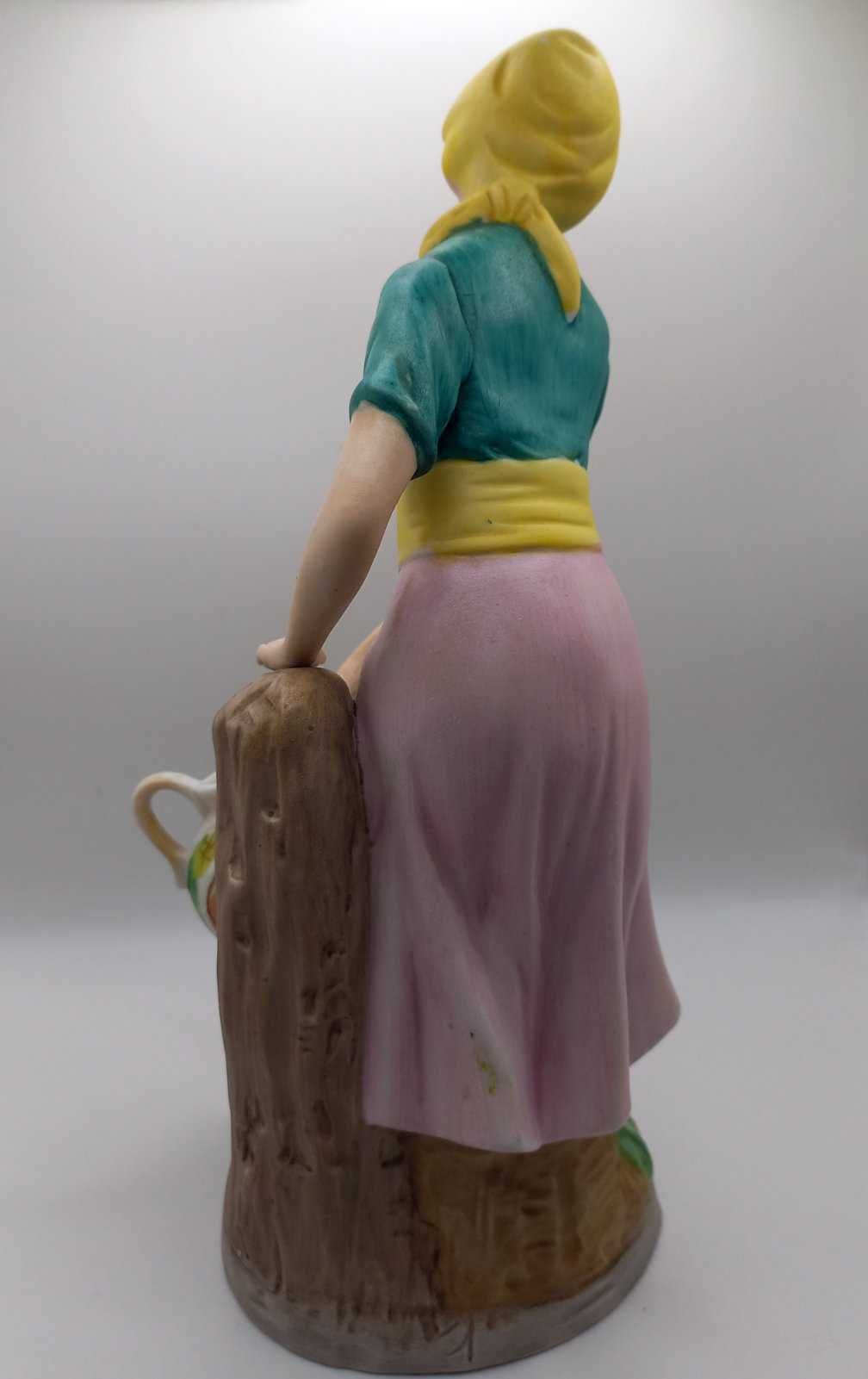 Вінтажна статуетка Дівчина з глечиком - амфорою,  Бісквітний фарфор
