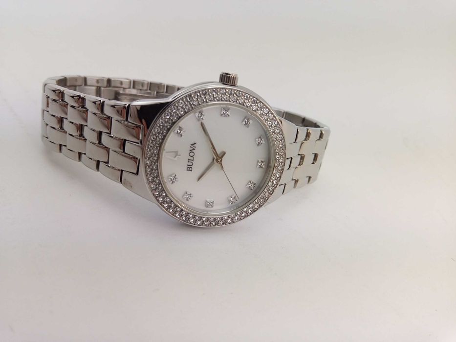 Женские часы Swarovski Bulova 96X144 с перламутровым циферблатом