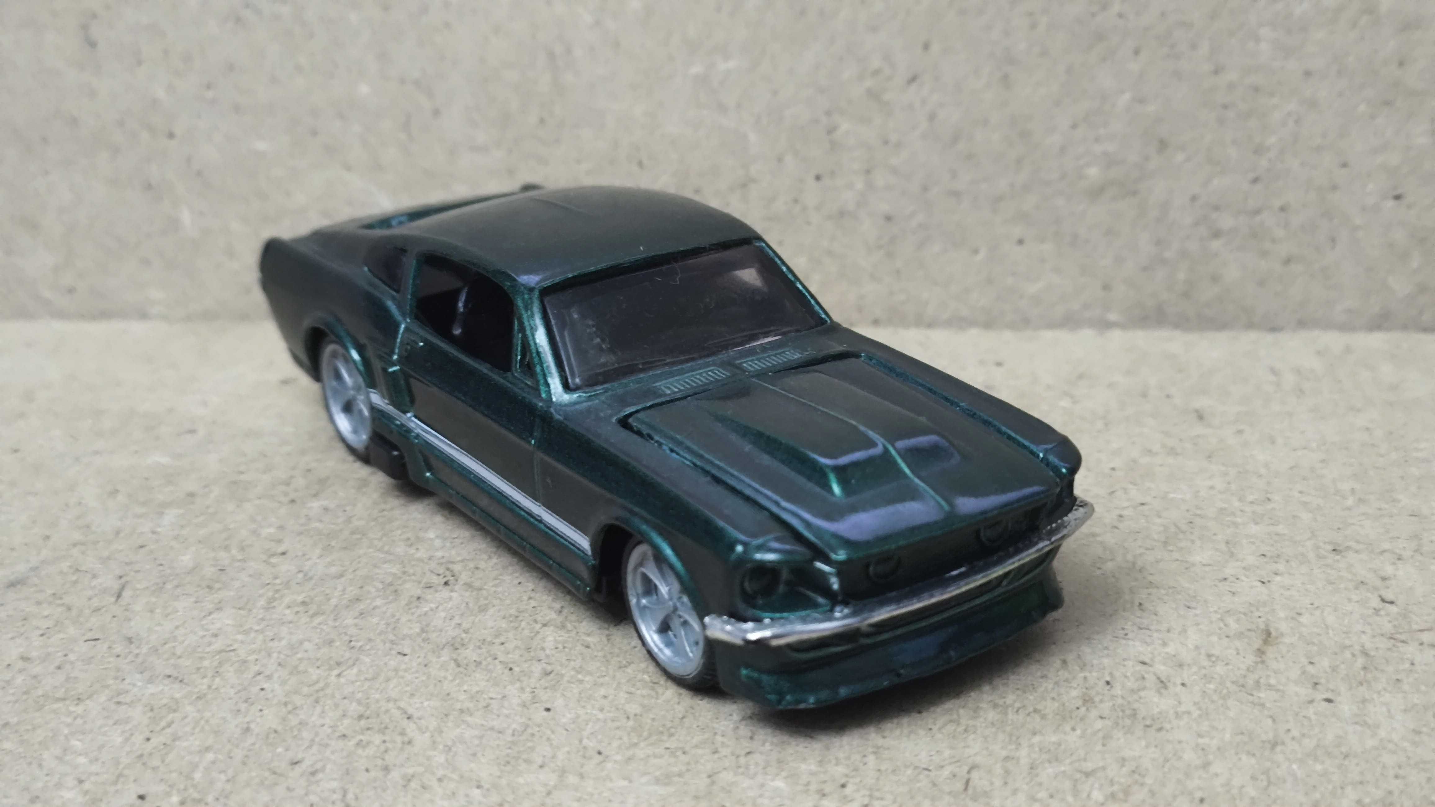 Машинка, модель авто Ford Mustang GT 1967 Bburago