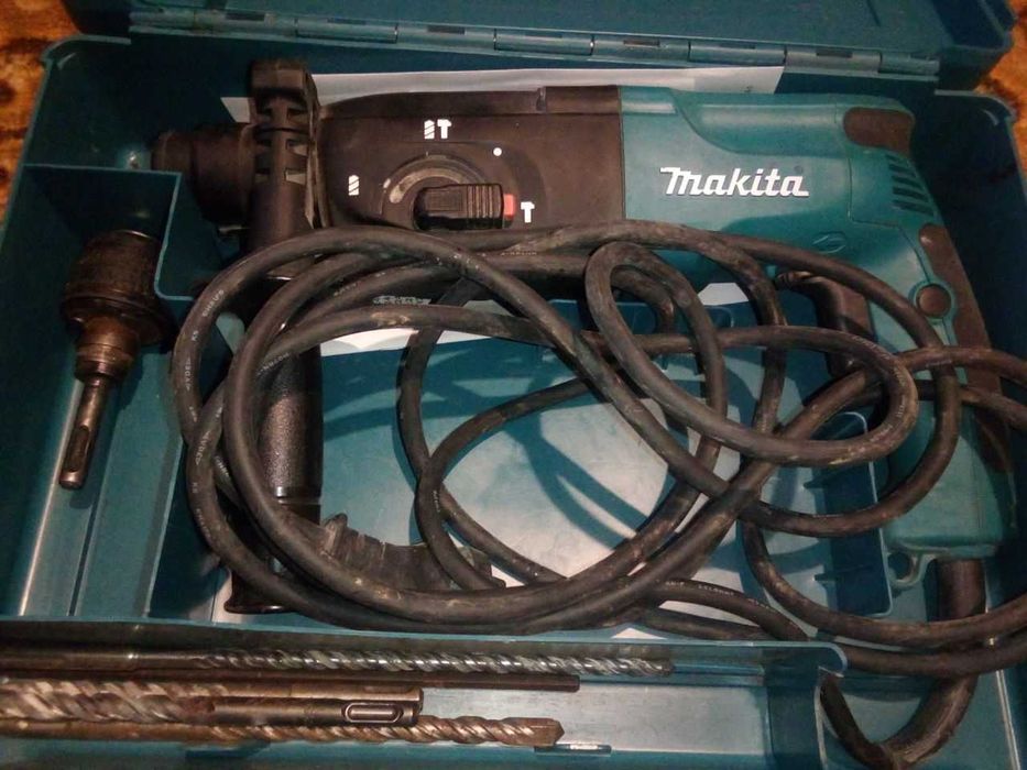 Перфоратор MAKITA HR2450