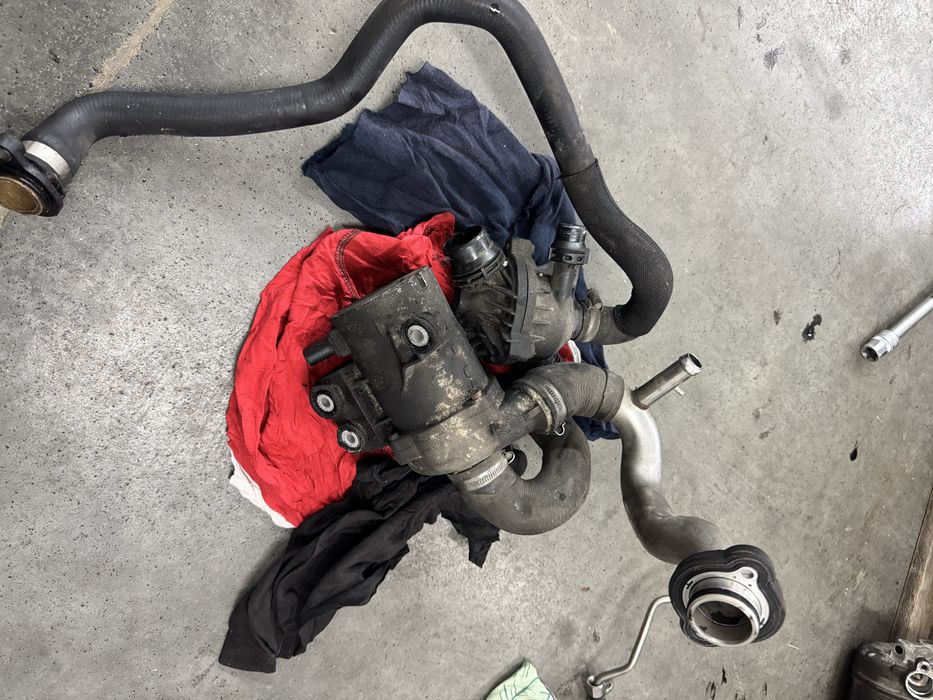 Słupek silnik n53 272k  alternetor kompresor klimy wiązka e90 e60