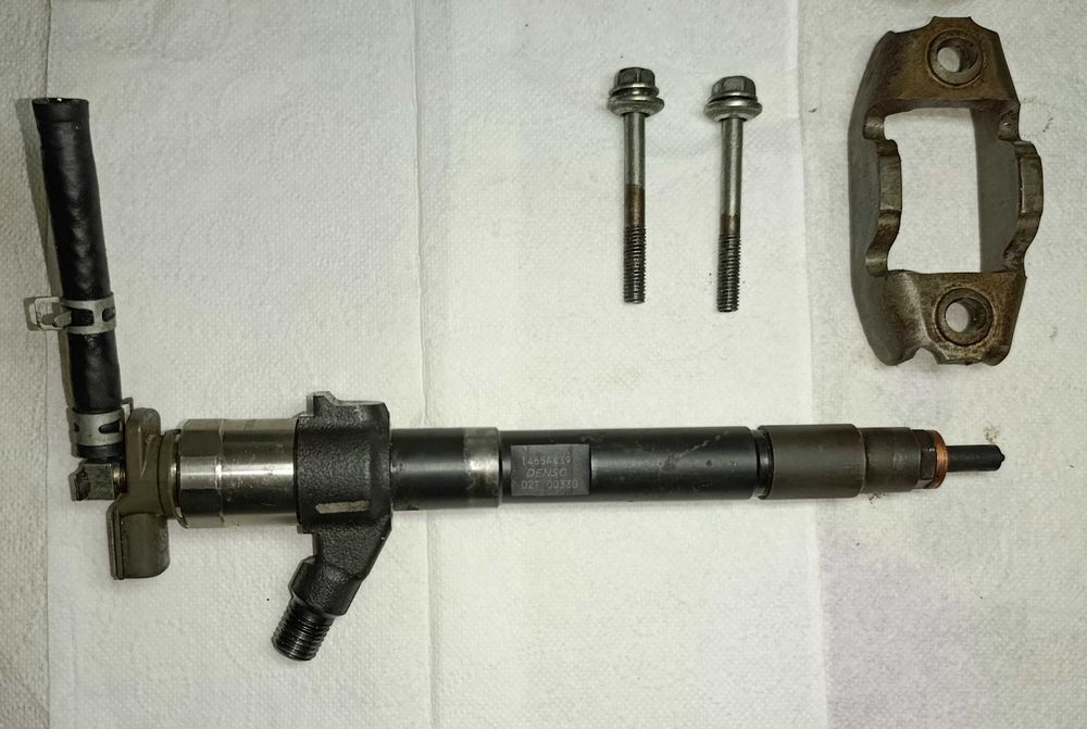 Форсунка Denso MITSUBISHI L 200 FULLBACK 2.4 DID 1465A439 б/у, 4шт