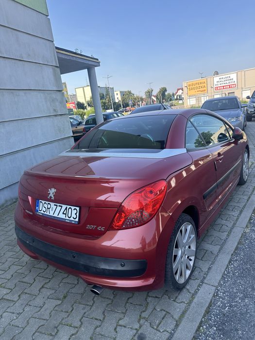 Sprzedam samochód marki Peugeot 207 CC kabriolet.
