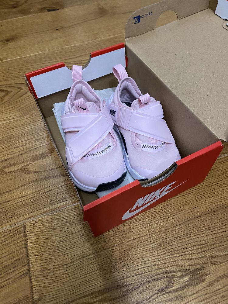 Buciki Nike Rozmiar 23,5 różowe buty Rozmiar 23