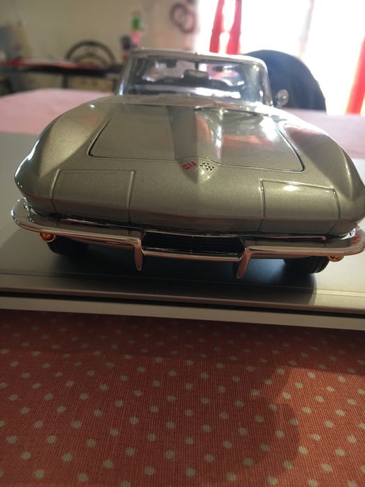 Miniatura 1965 Chevrolet Corvette, 1/18 da Maisto
