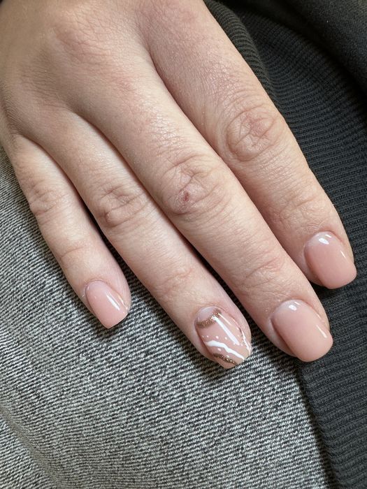 Гель лак.С укреплением 500 грн. Нео Плаза. Гагарина