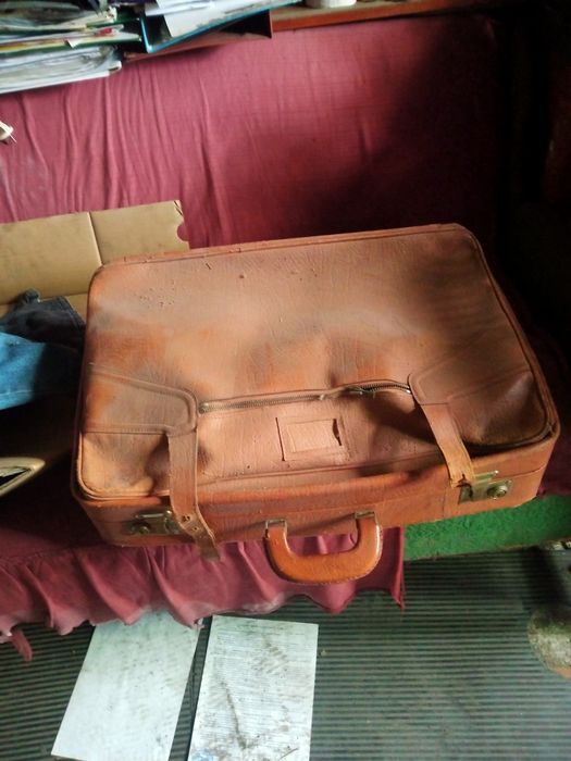 продам  чемодани