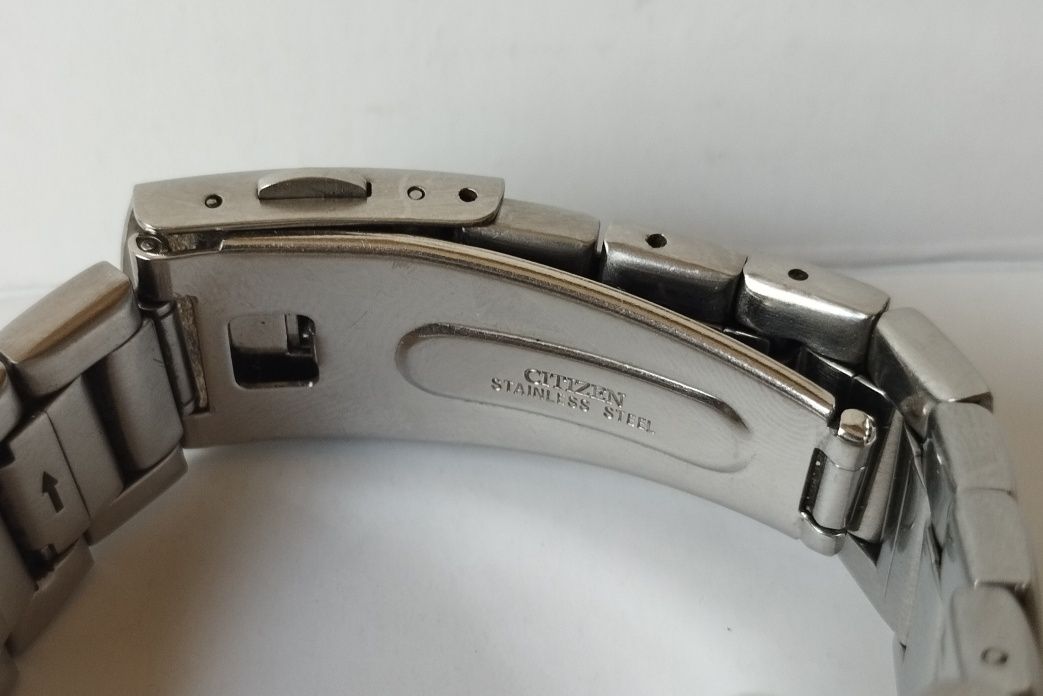 Zegarek CITIZEN sapphire WR 100 prezent