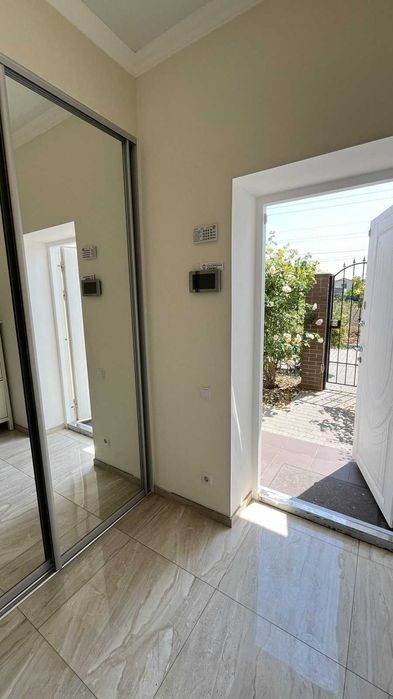 будинок  з зоною відпочинку та місцем двух авто по ціні квартири!!!