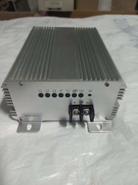 Regulador hybrido 600W/ 12V, pra paineis fotovoltaicos /gerador eolico