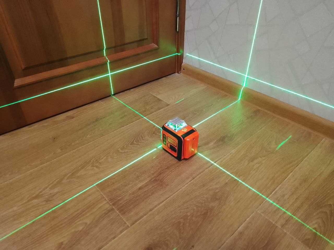 Профессиональный лазерный уровень "Технопромінь" 3D с зелёным лучом