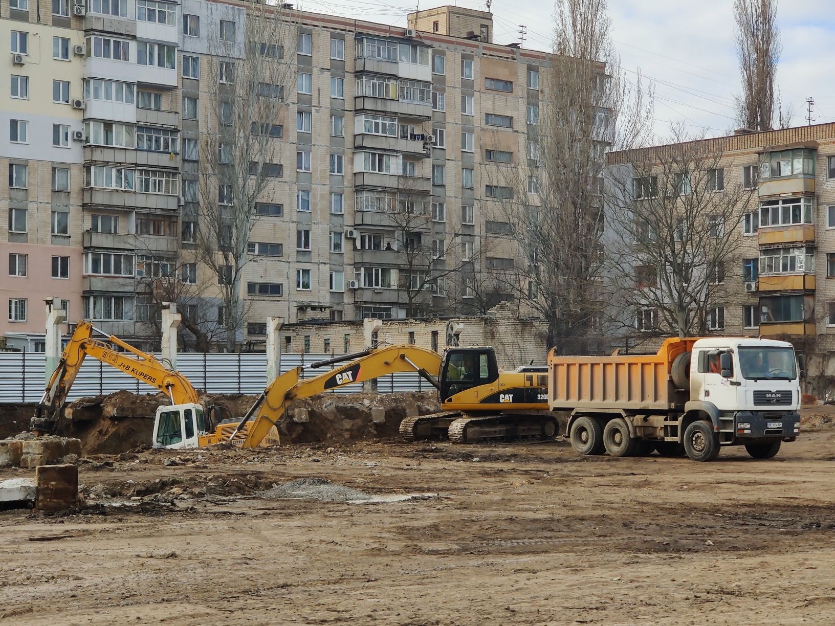 Аренда экскаватора, бульдозера, катка, самовалов в Рени