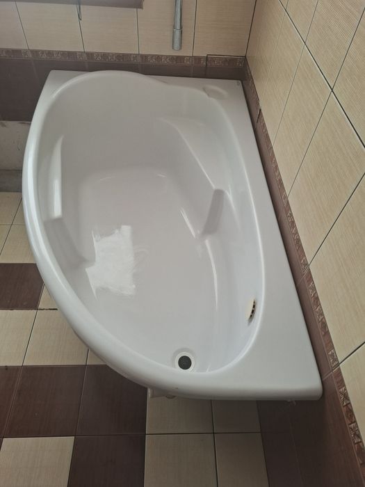 Wanna narożna biała