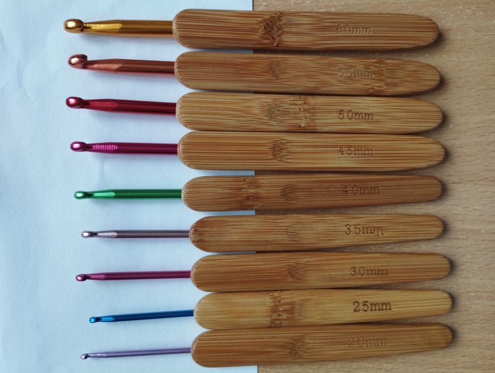 Крючок с бамбуковой ручкой