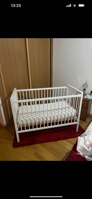 Berço de bebé novo