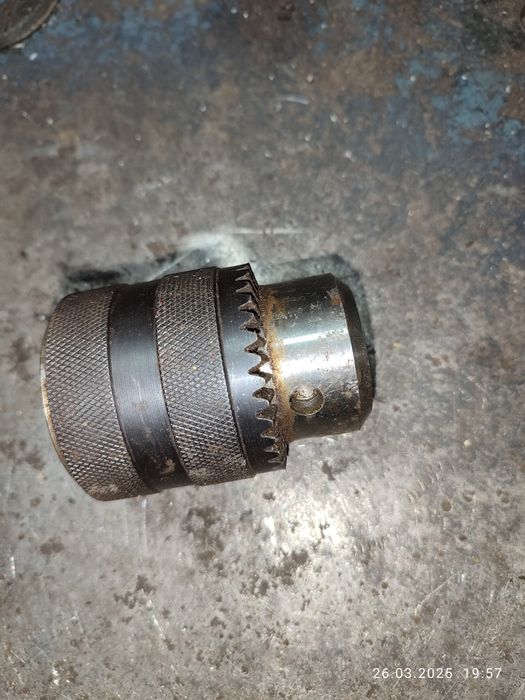 2 дзеркала, б/в, струбцина для монтажу саленблоків, патрон дрелі