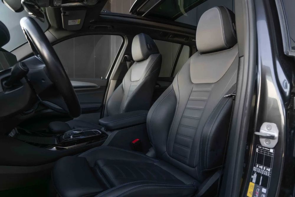 BMW iX3      2023