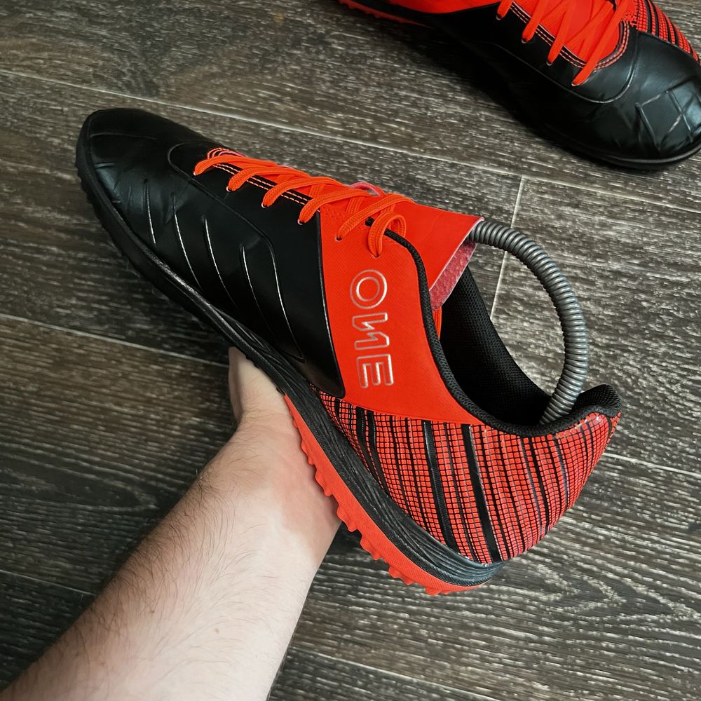 Сороконожки Puma One 5.4 оригінальні футбольні бампи пума future