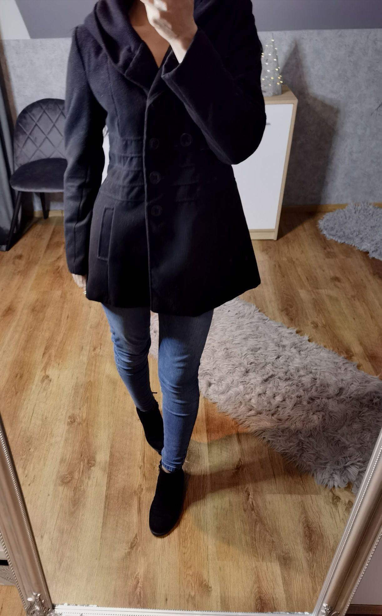 Czarny ciepły, zimowy płaszcz rozmiar L