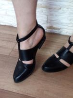 Buty na plaskim obcasie