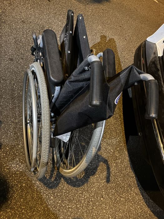 Cadeira de rodas Invacare pouco usada