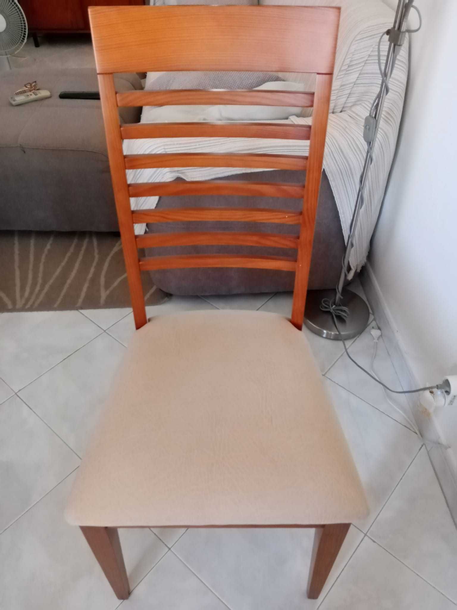 Recheio de sala, mesa grande com cadeiras incluídas