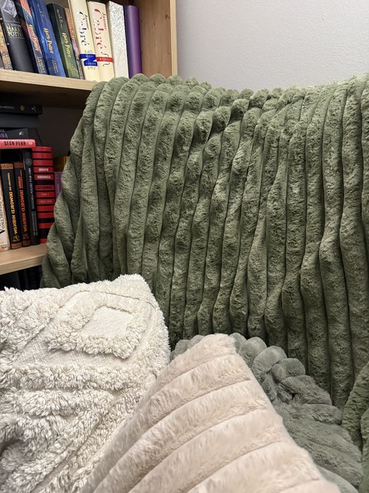 3 przepiękne grube oliwkowe koce narzuty Beliani